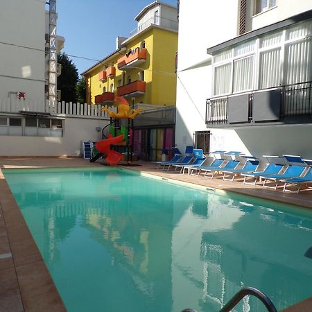 Hotel 2000 ริมินี ภายนอก รูปภาพ
