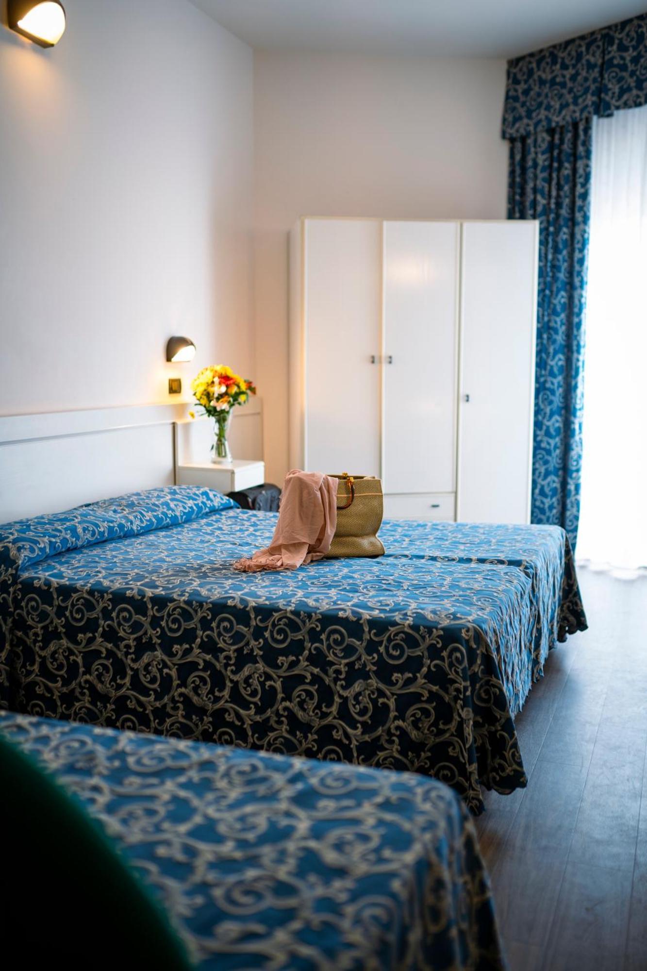 Hotel 2000 ริมินี ภายนอก รูปภาพ