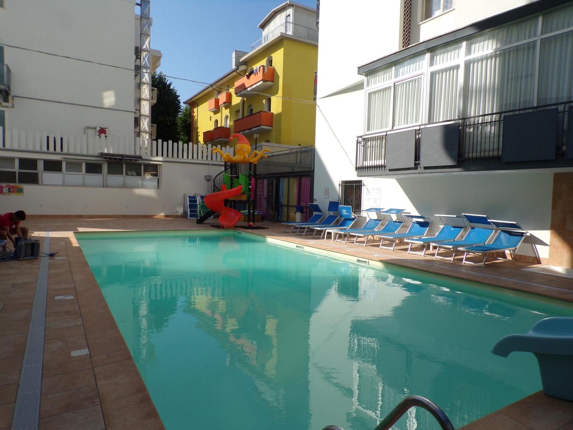 Hotel 2000 ริมินี ภายนอก รูปภาพ