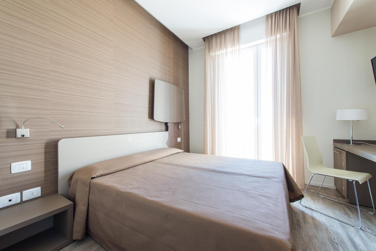 Hotel 2000 ริมินี ภายนอก รูปภาพ