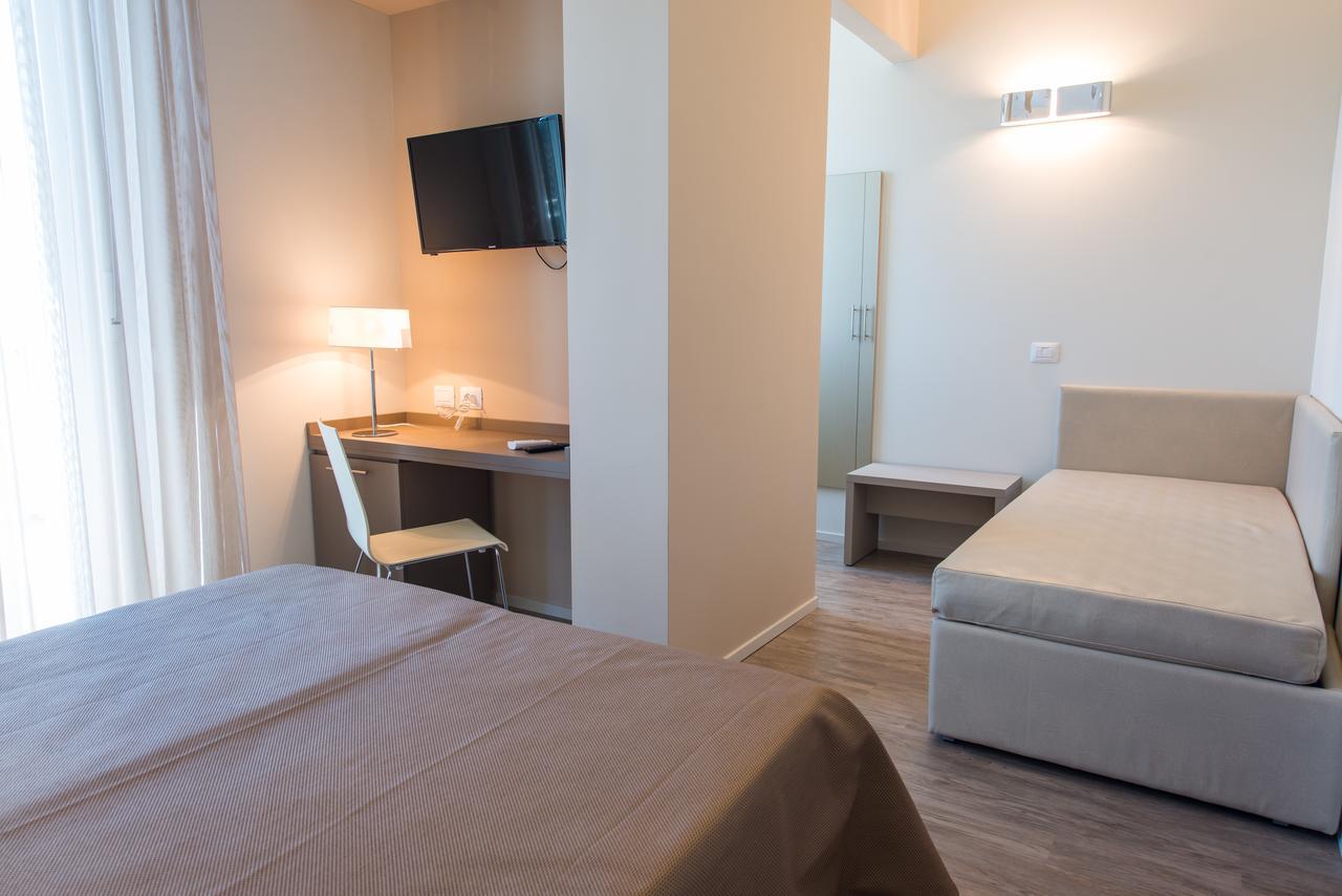 Hotel 2000 ริมินี ภายนอก รูปภาพ